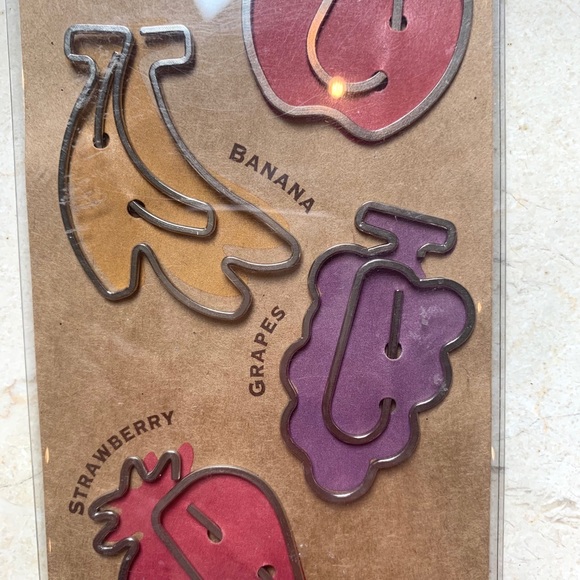Midori D-Clip Large Fruit Paperclips - Picture 4 of 4